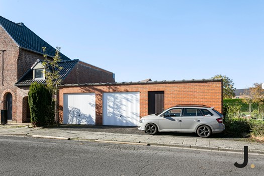 Box de garage à Dottenijs