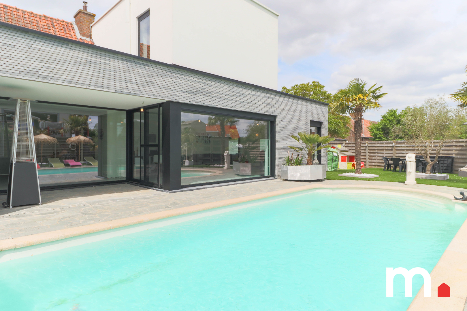 Moderne en lichtrijke woning te koop met zwembad in Sint-Jan (Ieper)