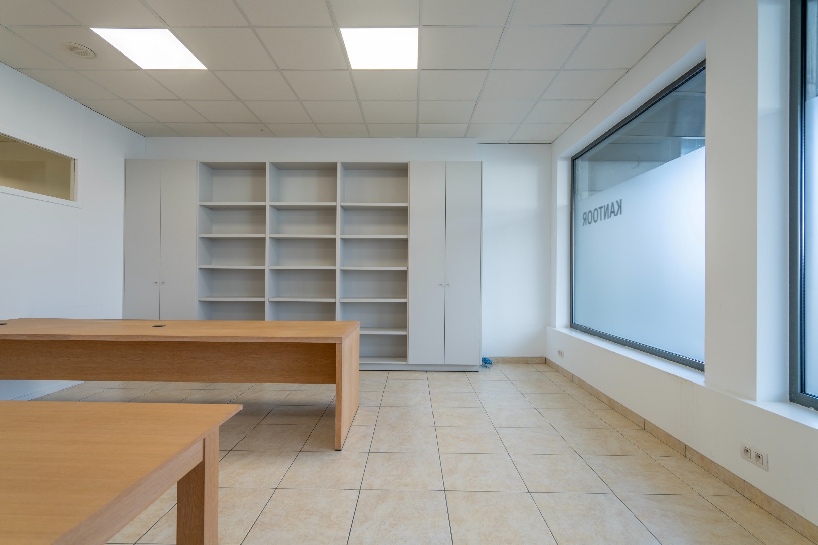 Kantoor met veel passage