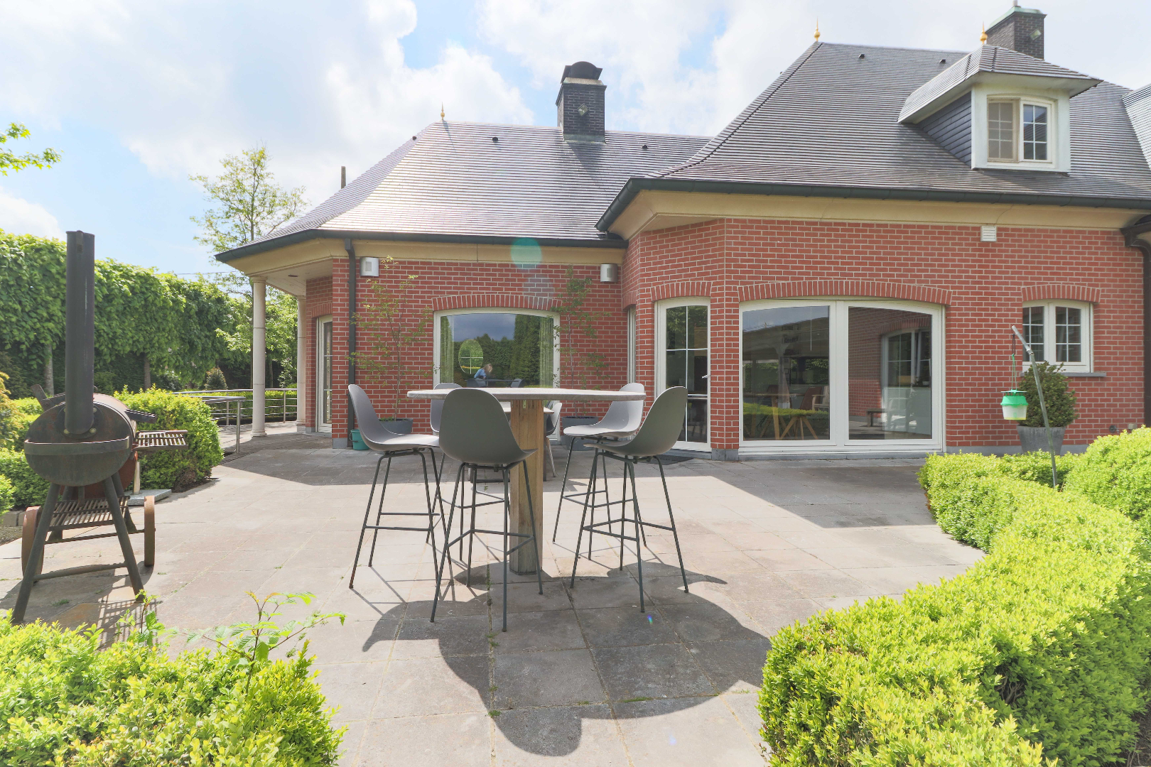 **** VERKOCHT **** Op en top genieten in deze karaktervolle villa! 