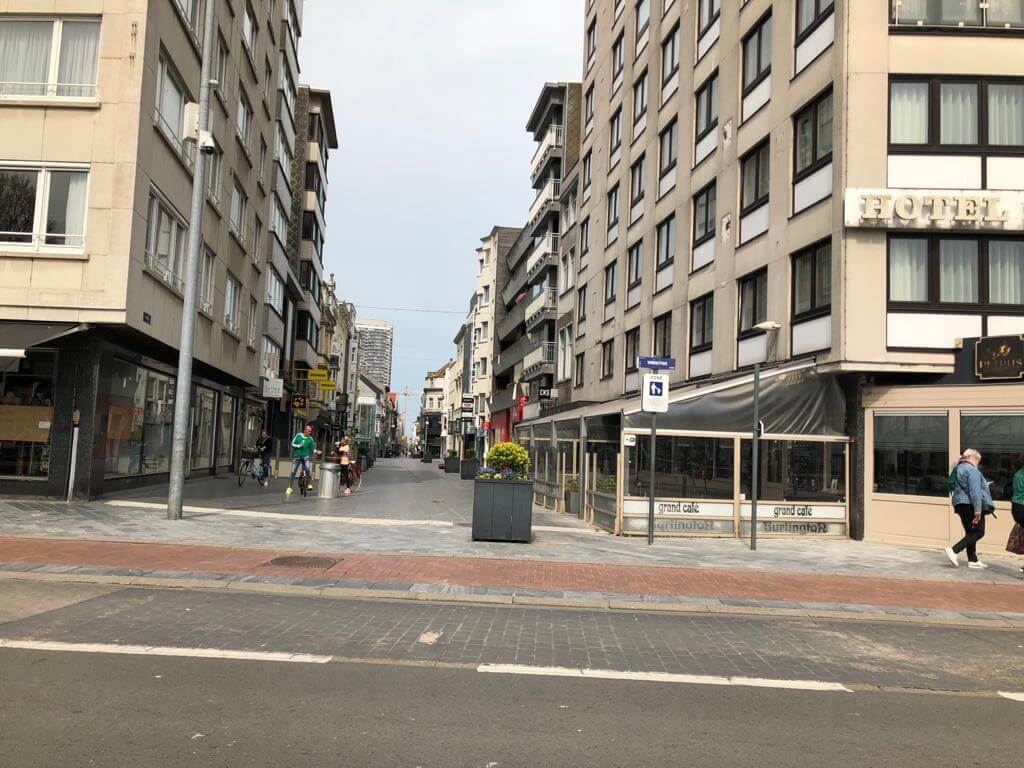 Gekende winkelstraat op zondag