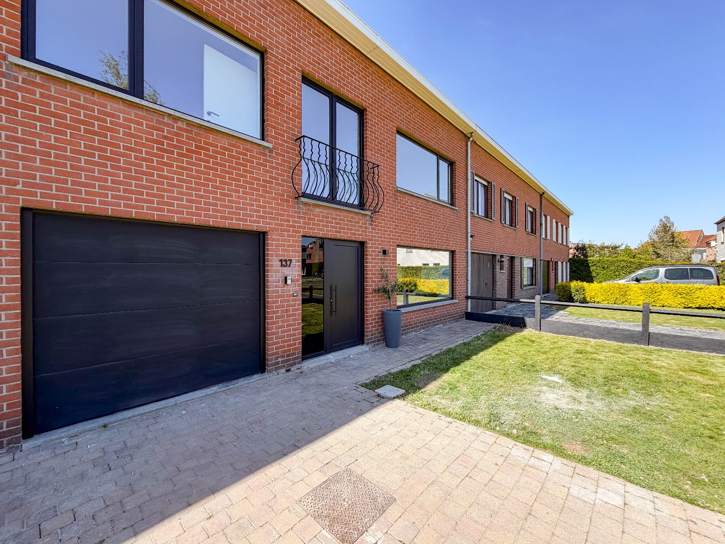 ABSOLUTE TOPPER !!!  Ontdek nu dit prachtige vernieuwde pand gelegen te Kortrijk/Heule ! *** NONO INSPIRED *** 