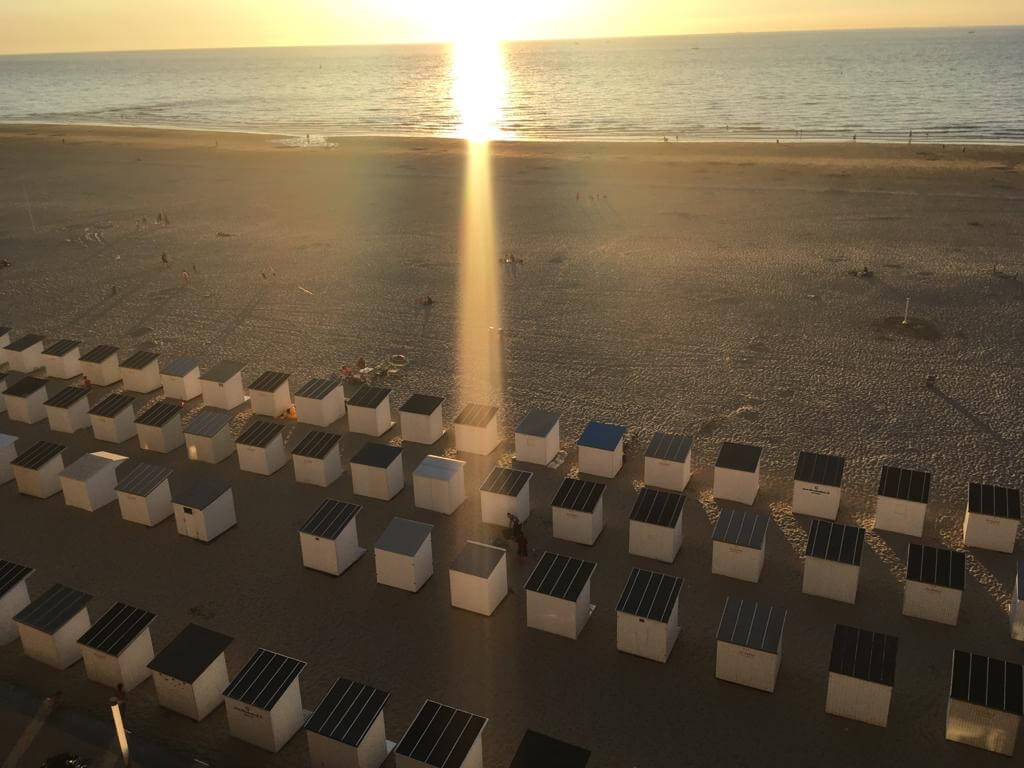 Zonsondergang strandplein Oostende