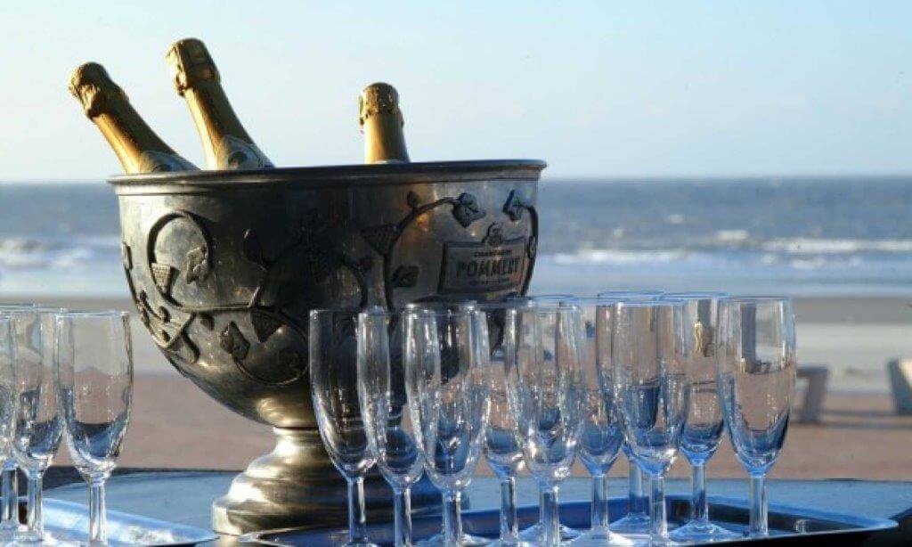 Champagne aan het strand van Oostende