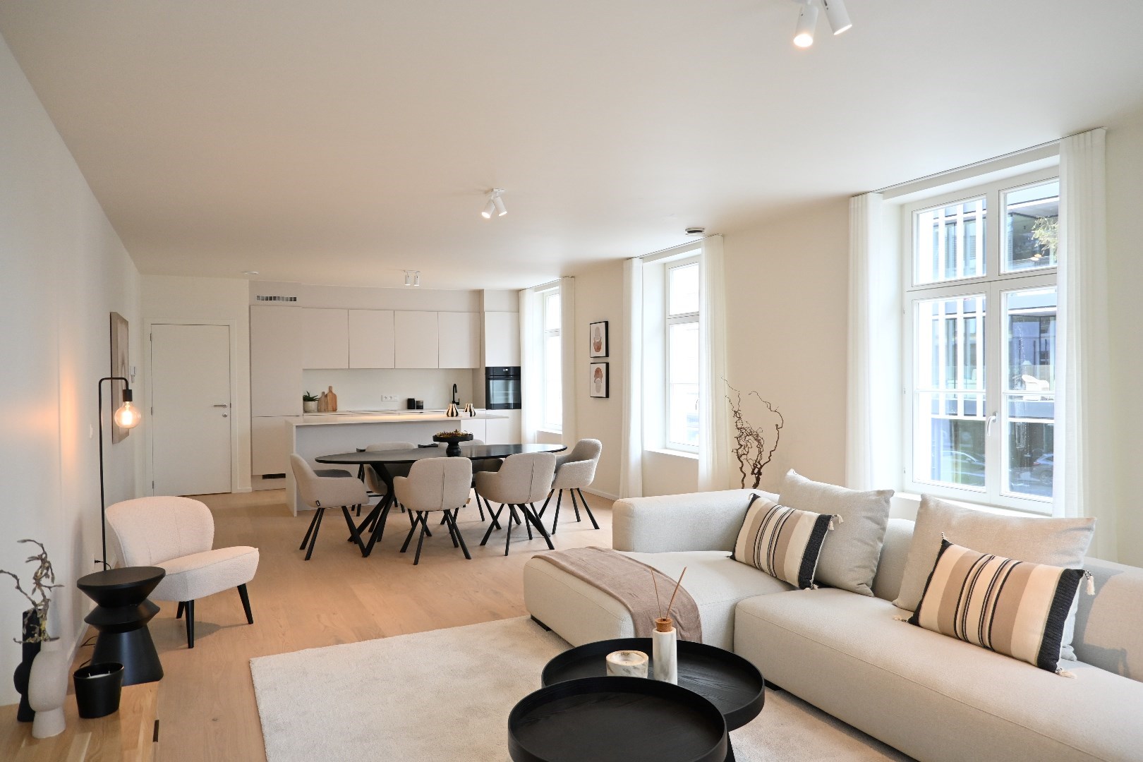 Uniek gelegen hoekappartement met prachtig zicht op de Grote Markt !