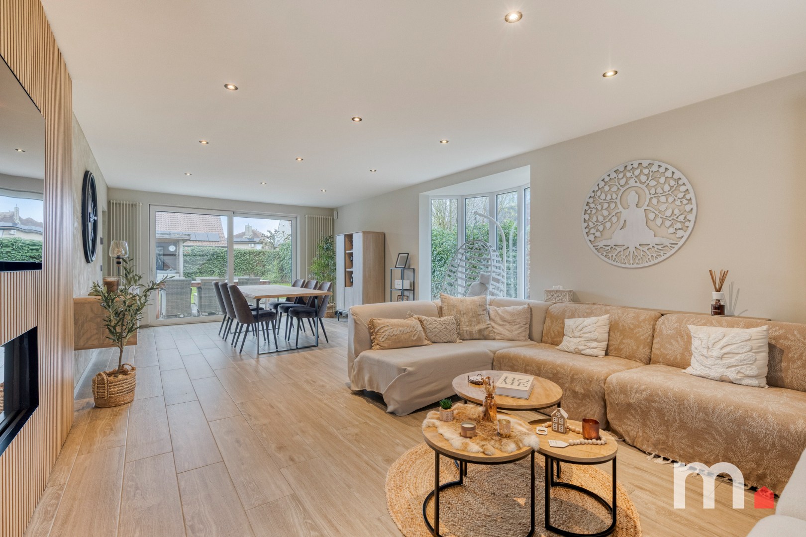 Unieke Villa te Roeselare in een doodlopende straat op 578m² met zonnepanelen en EPC B  !