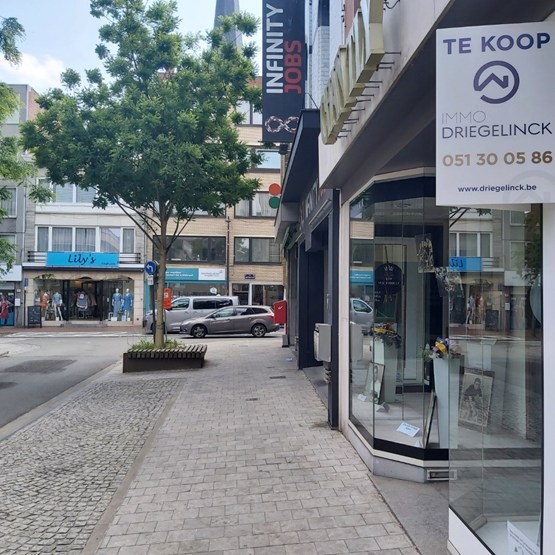 Te koop - Commerciële winkel - Izegem