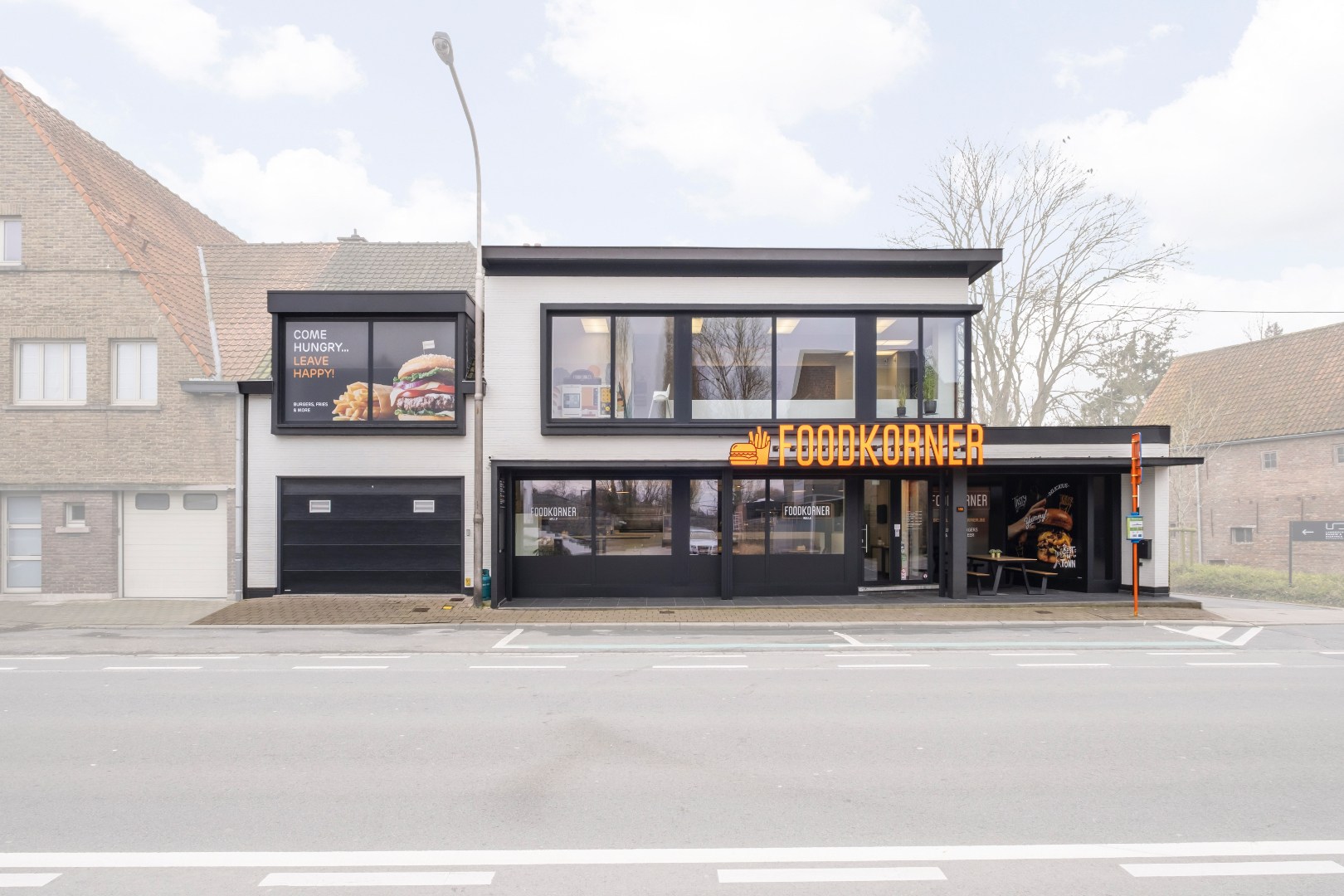 Uniek & Instapklaar handelspand met woonst in Heule te koop !