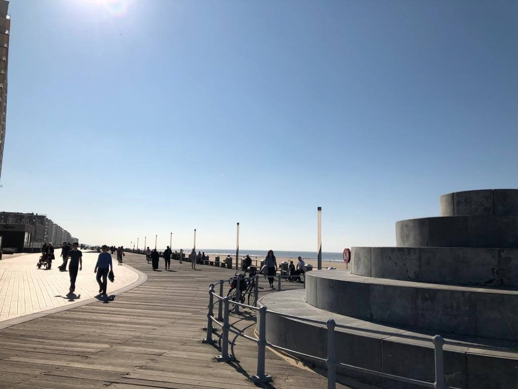 Wonderbaarlijke zeedijk Oostende
