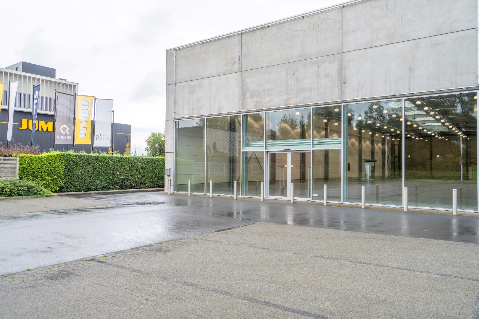 Langs commerciële R8