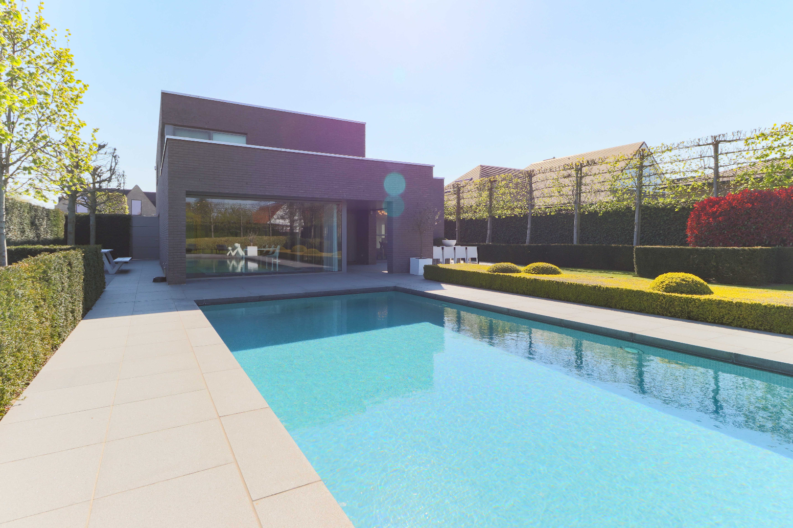 **** VERKOCHT ***** Magnifieke villa met zwembad in wijk 'Rodenburg'.