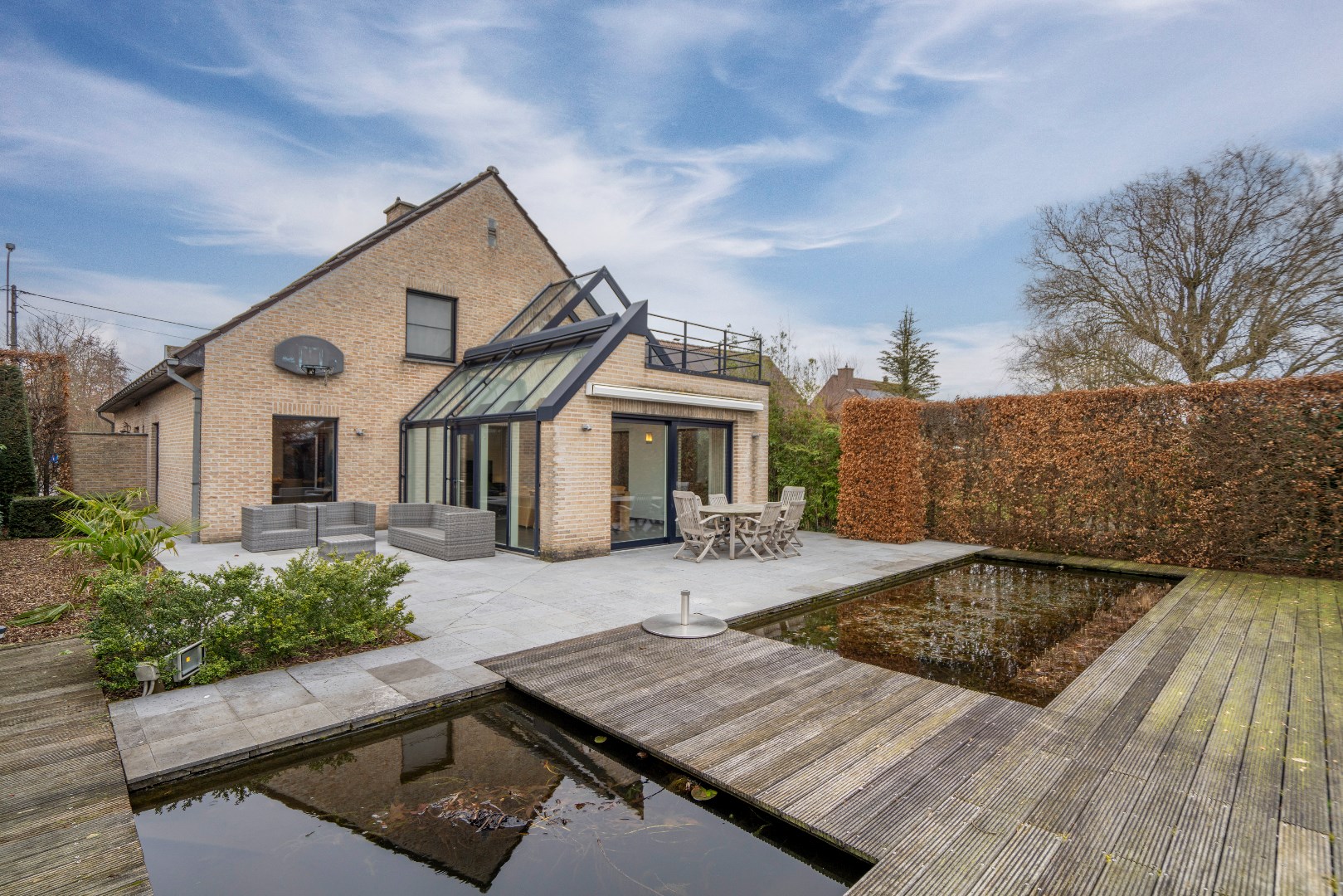 Vrijstaand met ruime tuin!