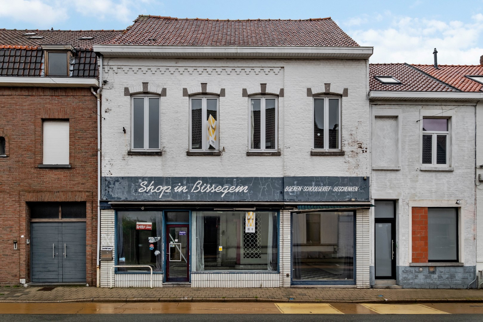 Te renoveren woning met garage