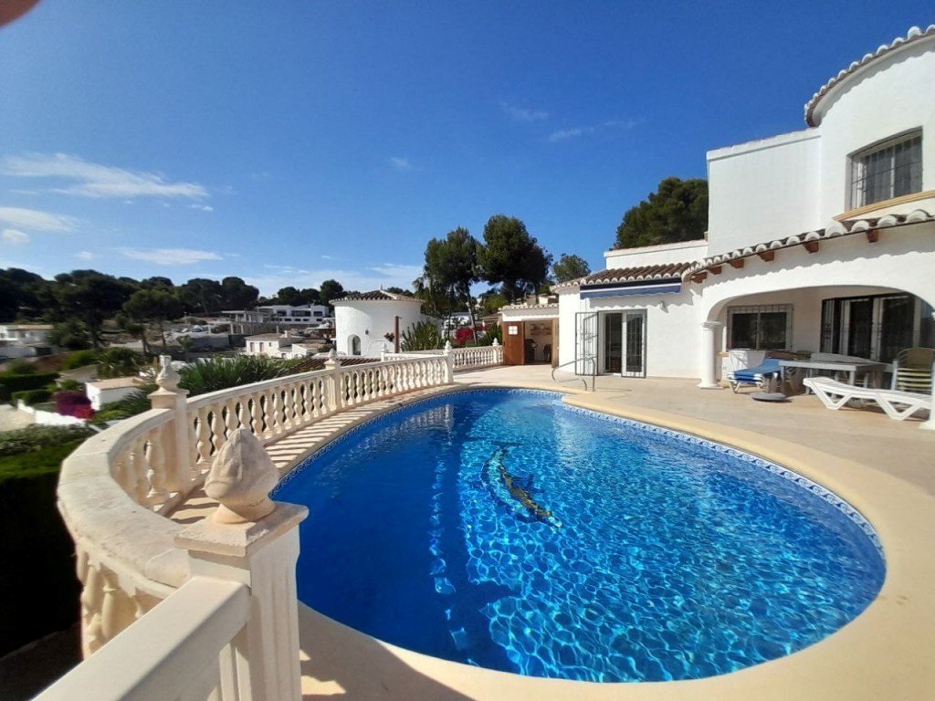 Prachtige villa met openzicht te koop in Pla del Mar, Moraira