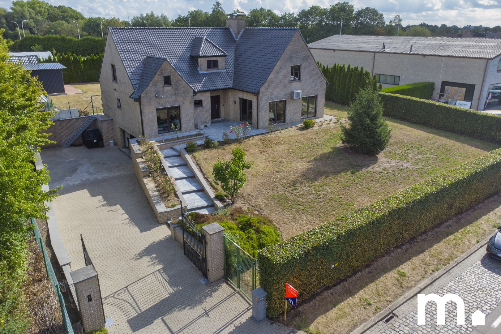 Unieke Villa te Roeselare op 1941m² en 381m² bewoonbare oppervlakte!