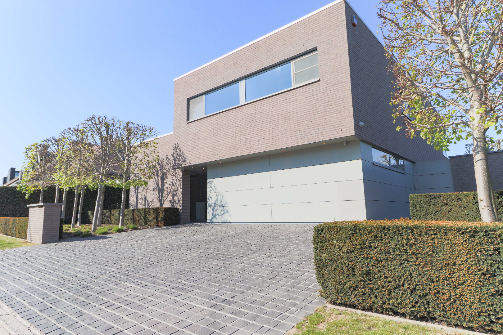 **** VERKOCHT ***** Magnifieke villa met zwembad in wijk 'Rodenburg'.