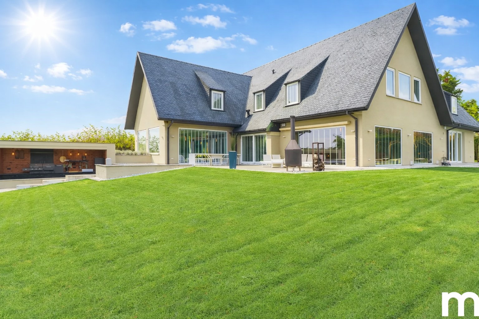 Sublieme Villa met 5 slaapkamers en Zwembad te Kortrijk ! 